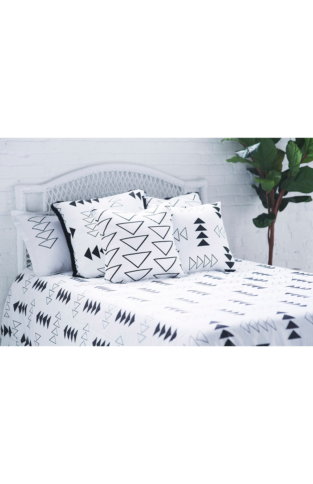 Asiniikaa: Bezhig - Queen Size Duvet + Shams