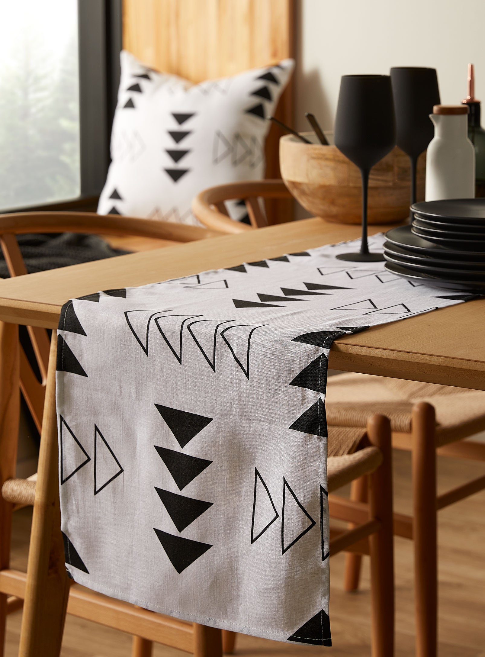 Asiniikaa Table Runner - White Linen
