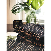 Load image into Gallery viewer, Bezhig Tea Towel △ Black/Copper
